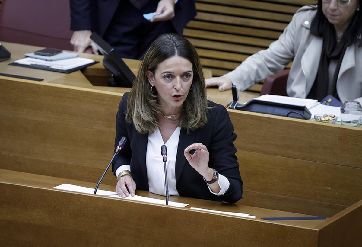La consellera de Justicia, Nuria Martínez, durante su comparecencia en las Corts.