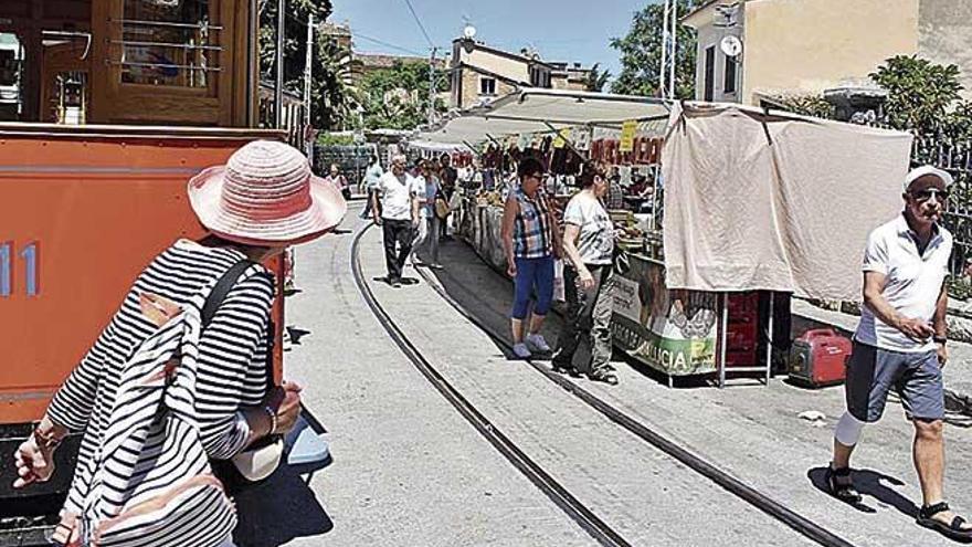 En la actualidad hay puestos ubicados en la parte del dominio ferroviario del tranvía.