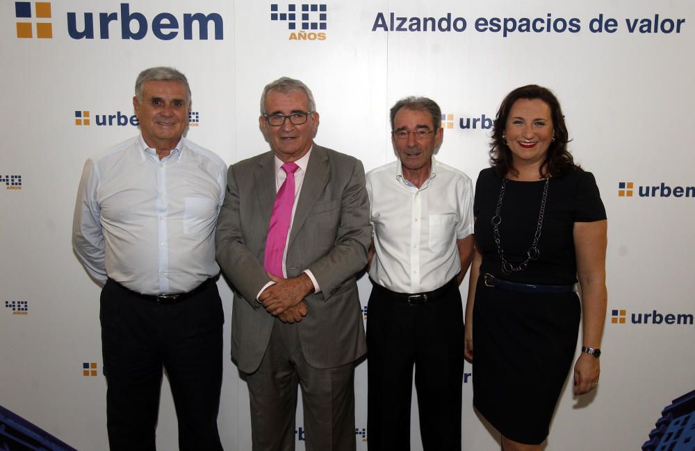 Algunos de los asistentes al 40º aniversario de Urbem.