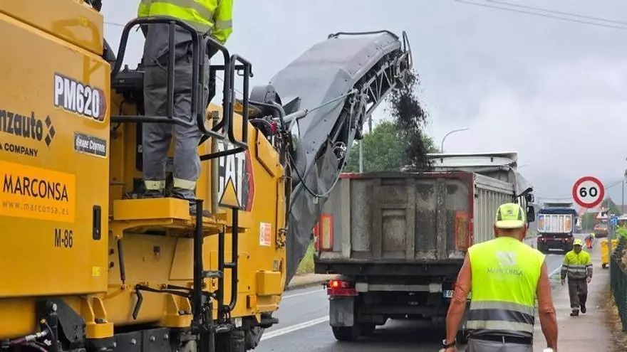 La renovación de la capa de rodadura provoca retenciones en la PO-548 a su paso por Valga