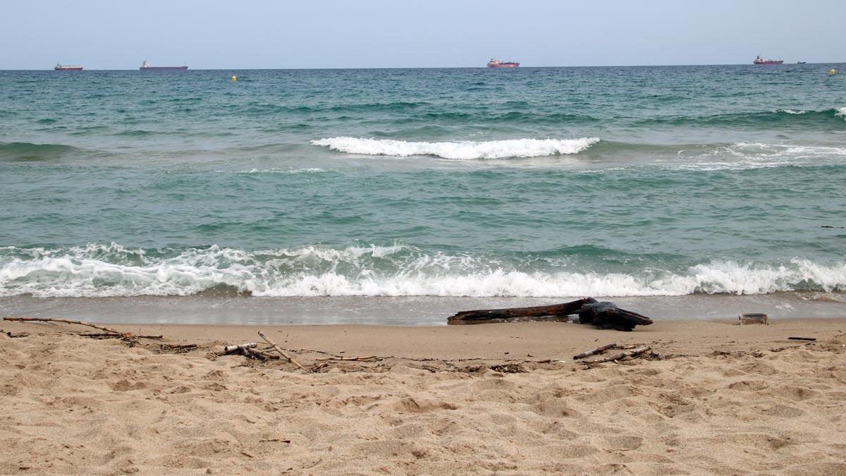 Aparece un cuerpo sin piernas y sólo un brazo en la playa del Miracle de Tarragona
