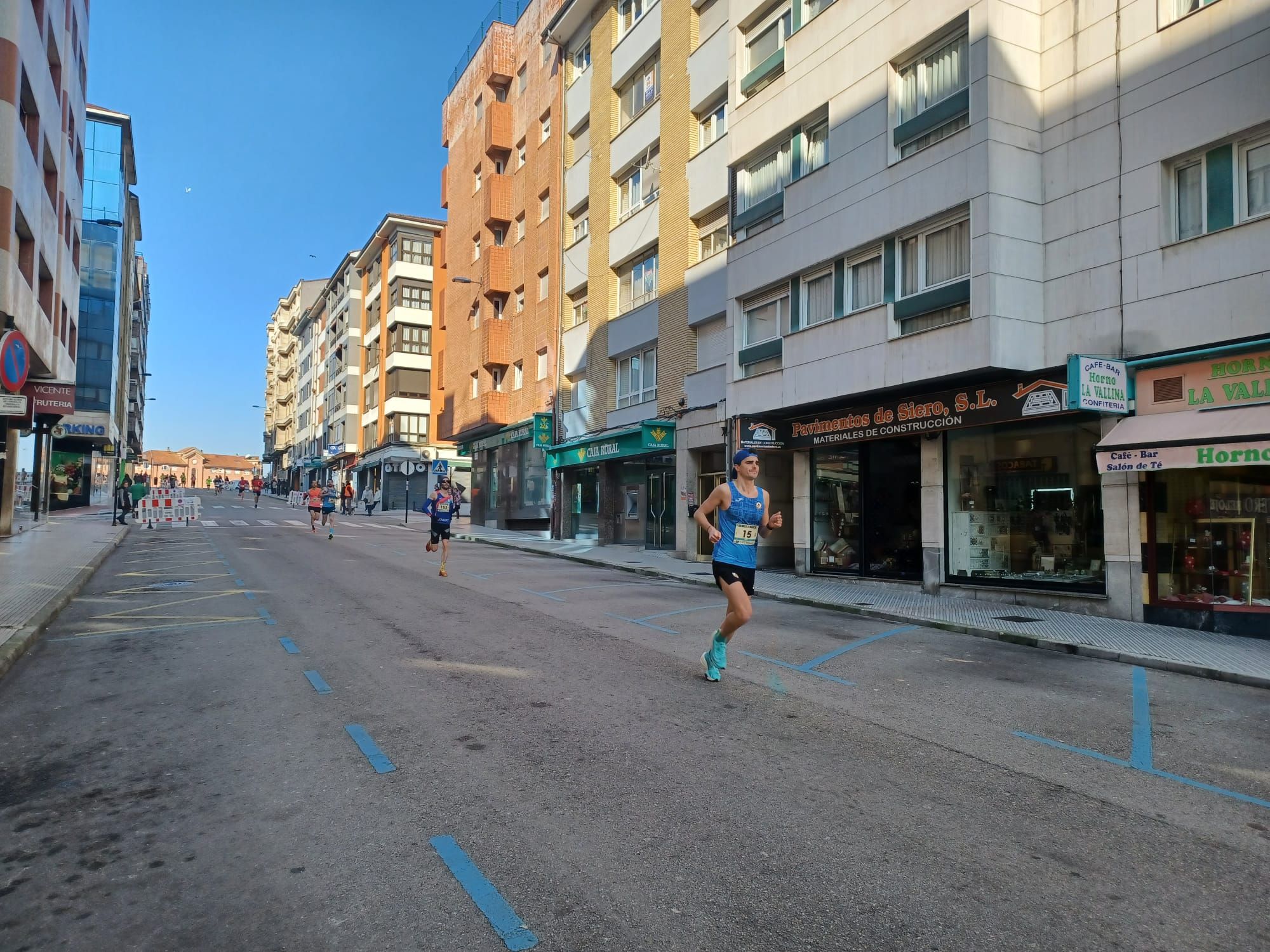 Todas las imágenes de la  XXXIII Media Maratón de Siero: así fue la gran prueba con salida en la Pola