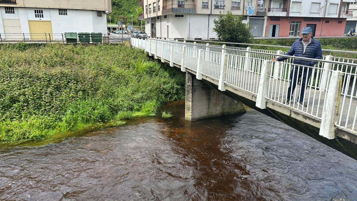 El río Negro a su paso por Luarca, en Las Arroxinas.