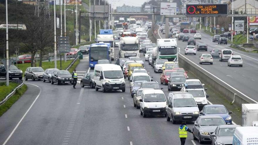 Retenciones por un accidente en Alfonso Molina en sentido entrada en la ciudad.