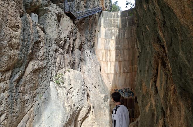 A pie de presa: la fallida obra pública encajonada en un claustrofóbico cañón (imágenes)