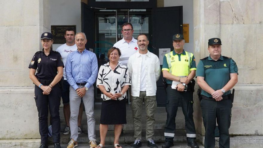 Delante, por la izquierda, Ana Álvarez, Jesús Abad, Ana Rosa Nosti, Ángel García, Francisco Escobar y Daniel Suárez. Detrás, Saúl Ordiales y Matías Fonseca. | L. R.