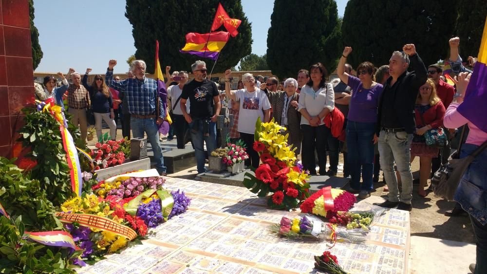 Homenaje a los fusilados del franquismo en el cementerio de Paterna