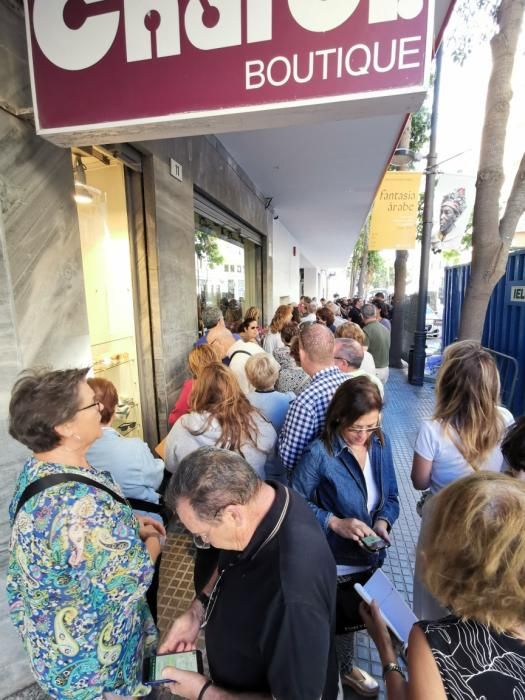 A las 11.00 horas de la mañana se abrían las taquillas del teatro de la calle Córdoba, con unas 30 personas esperando para hacerse con su entrada para 'A Chorus Line'.