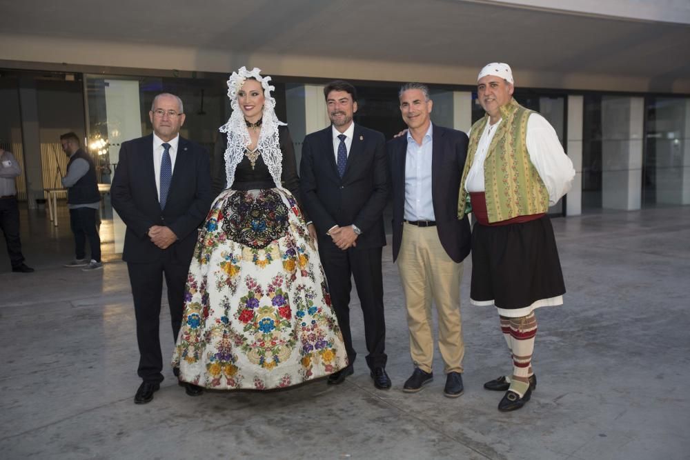 Las Hogueras Especiales de Alicante presentan sus maquetas y bocetos