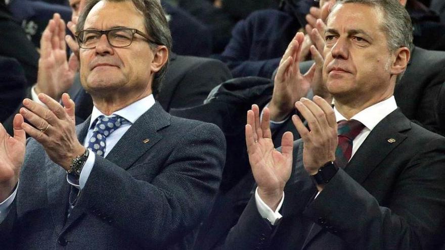 Mas y Urkullu, el sábado, en el palco del Camp Nou.