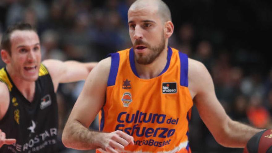 El Valencia Basket gana y pone pie y medio en la Copa