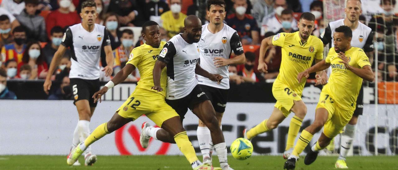 El Villarreal vio cómo el Valencia le superó con comodidad en el derbi autonómico de Mestalla.