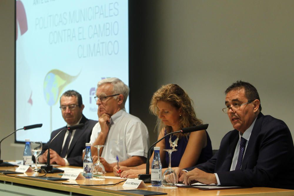 La presentación y moderación del debate corrió a cargo del director de Levante-EMV, Julio Monreal.