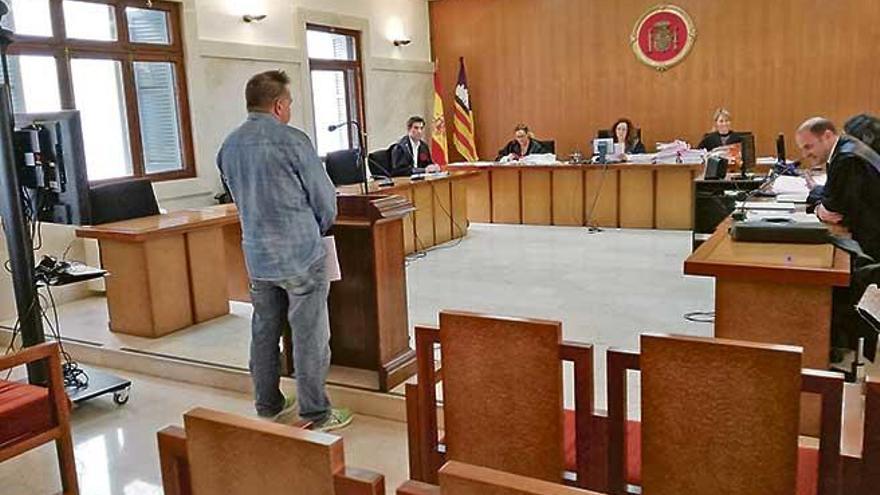 El condenado, ayer durante la vista celebrada en la Audiencia Provincial de Palma.