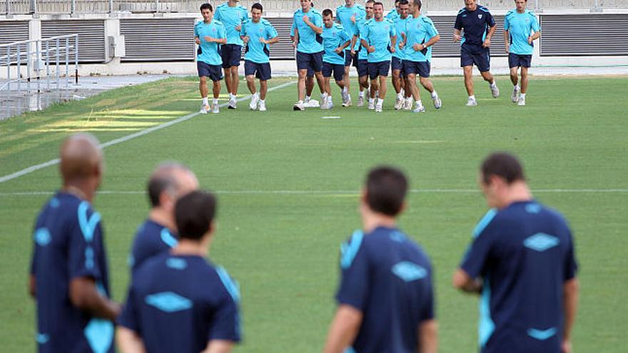 Los jugadores del Málaga, en el primer entrenamiento de la pretemporada.