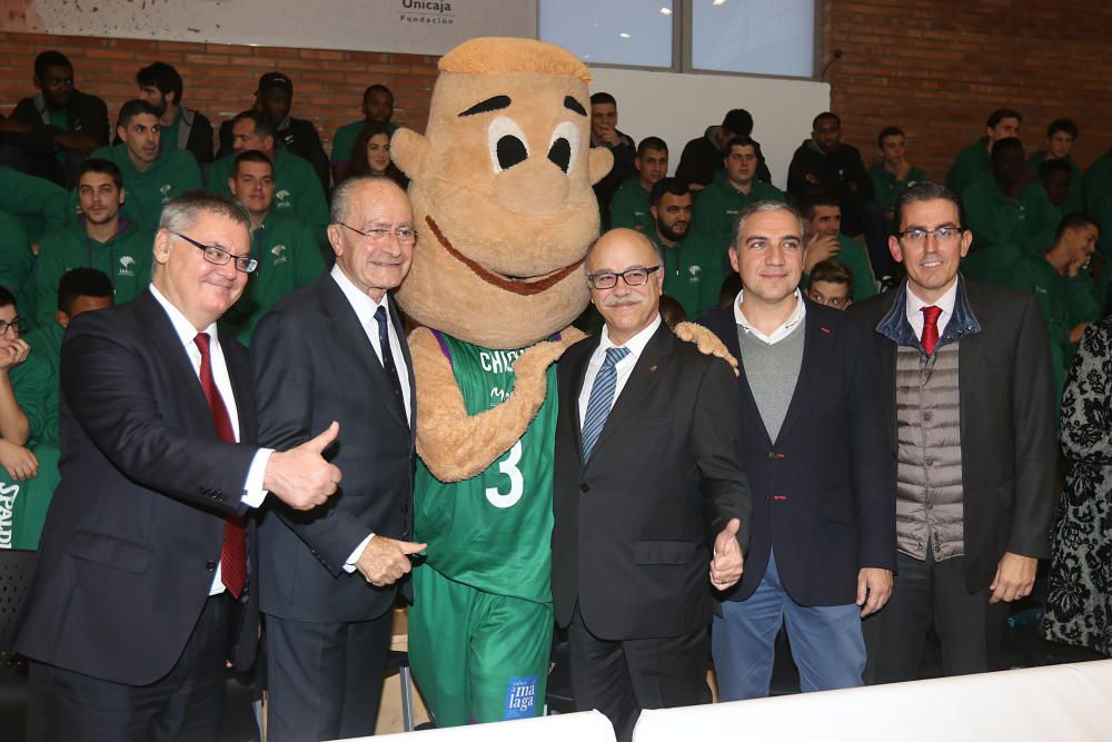 El Unicaja presenta la profunda remodelación de sus instalaciones, justo en la efeméride de su adquisición: el 18 de diciembre de 1985, la Sociedad Deportiva Caja de Ronda  adquirió los terrenos al Ay