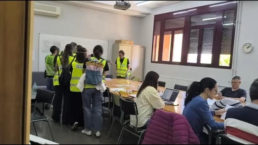 Los docentes en huelga de segundo de bachillerato protestan en l'Alcúdia