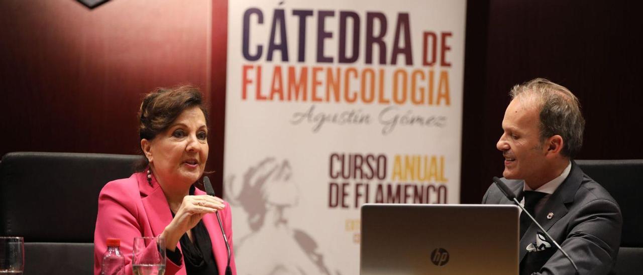 Los cursos de la Cátedra de Flamencología son algunos de los más demandados. En la imagen, Carmen Linares y David Pino.