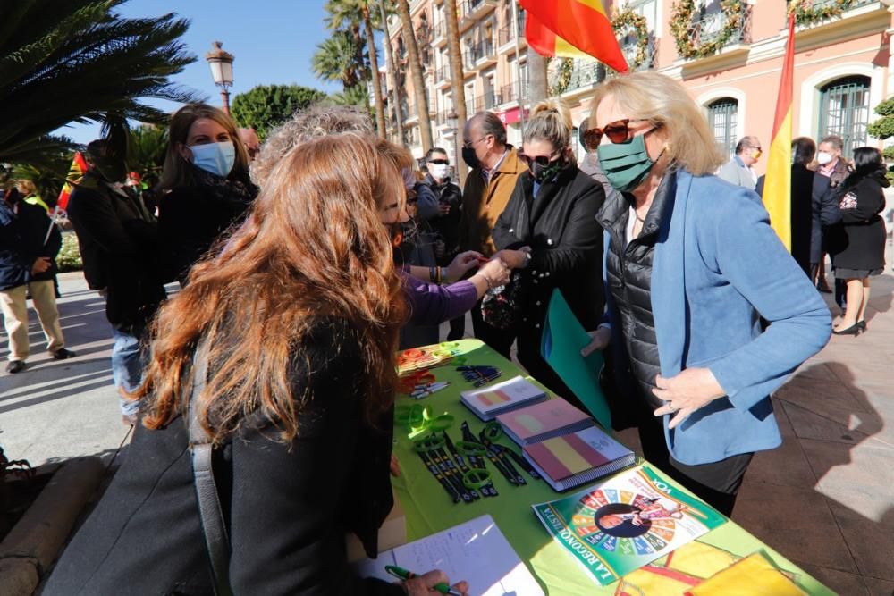 Más de un centenar de personas arropa a Vox en Murcia un acto en defensa de la Constitución