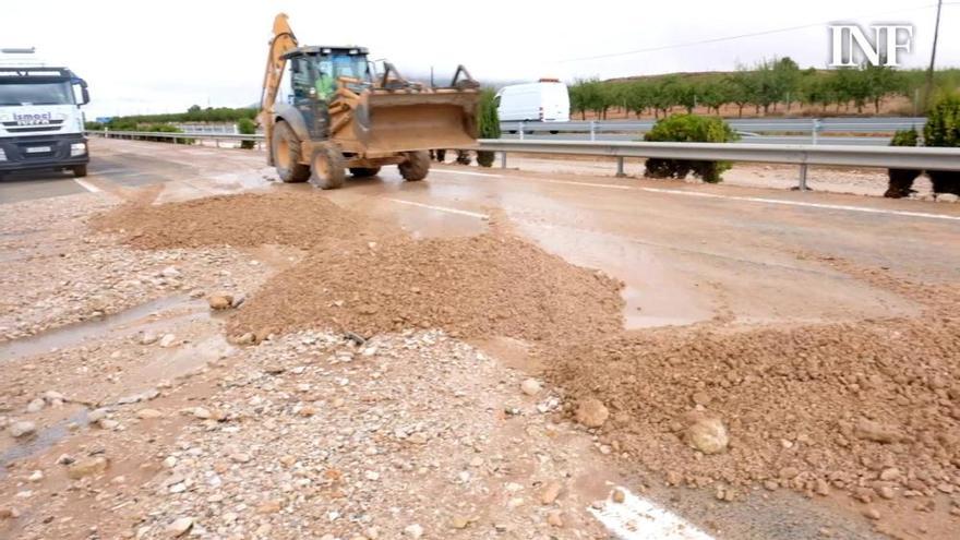 Gota fría en Alicante: Atrapados en la A-31 a la altura de La Encina