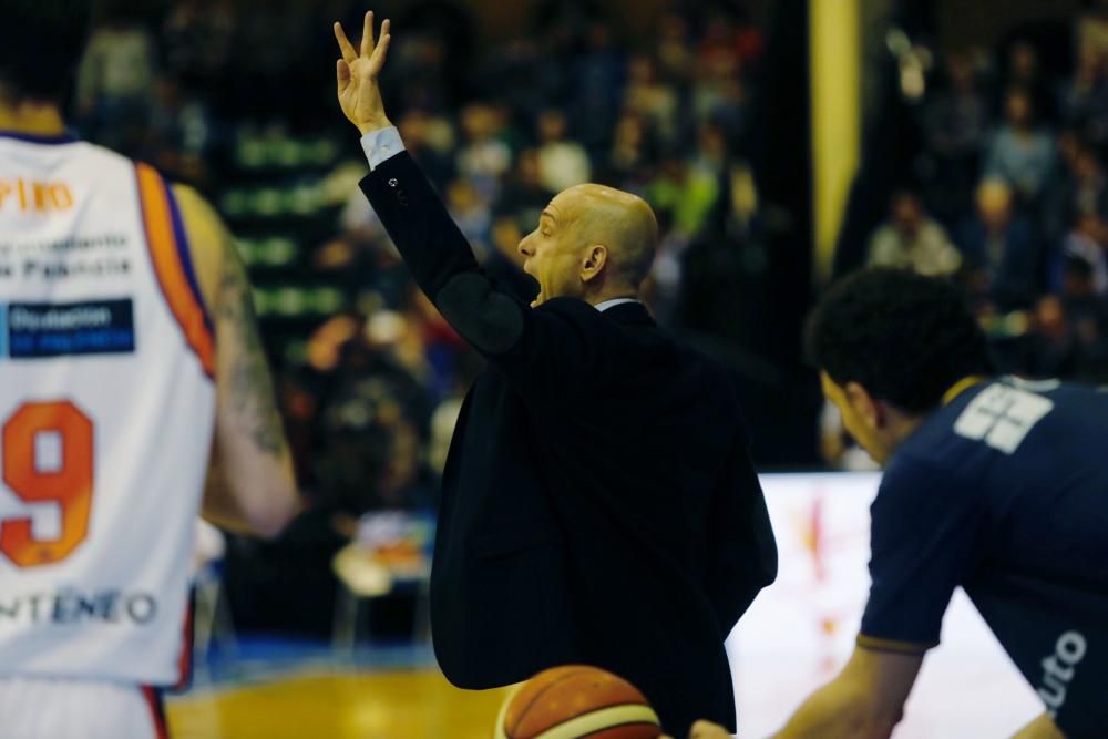 El Oviedo Baloncesto y el Palencia, en imágenes