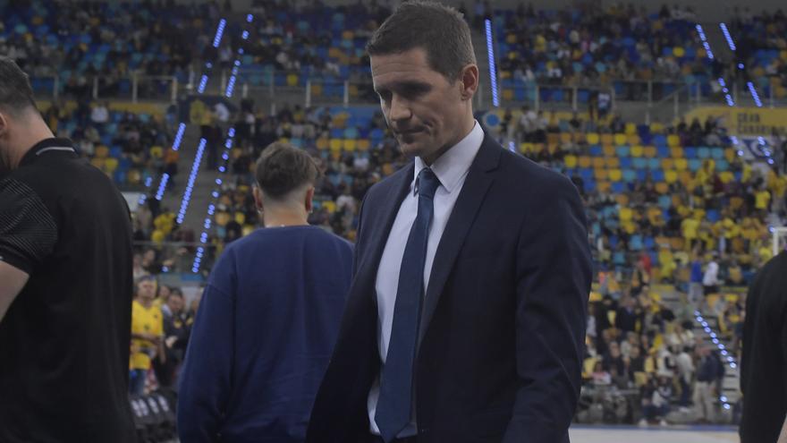 Lakovic: «Los árbitros quisieron que se jugara al balonmano, no al ‘basket’»