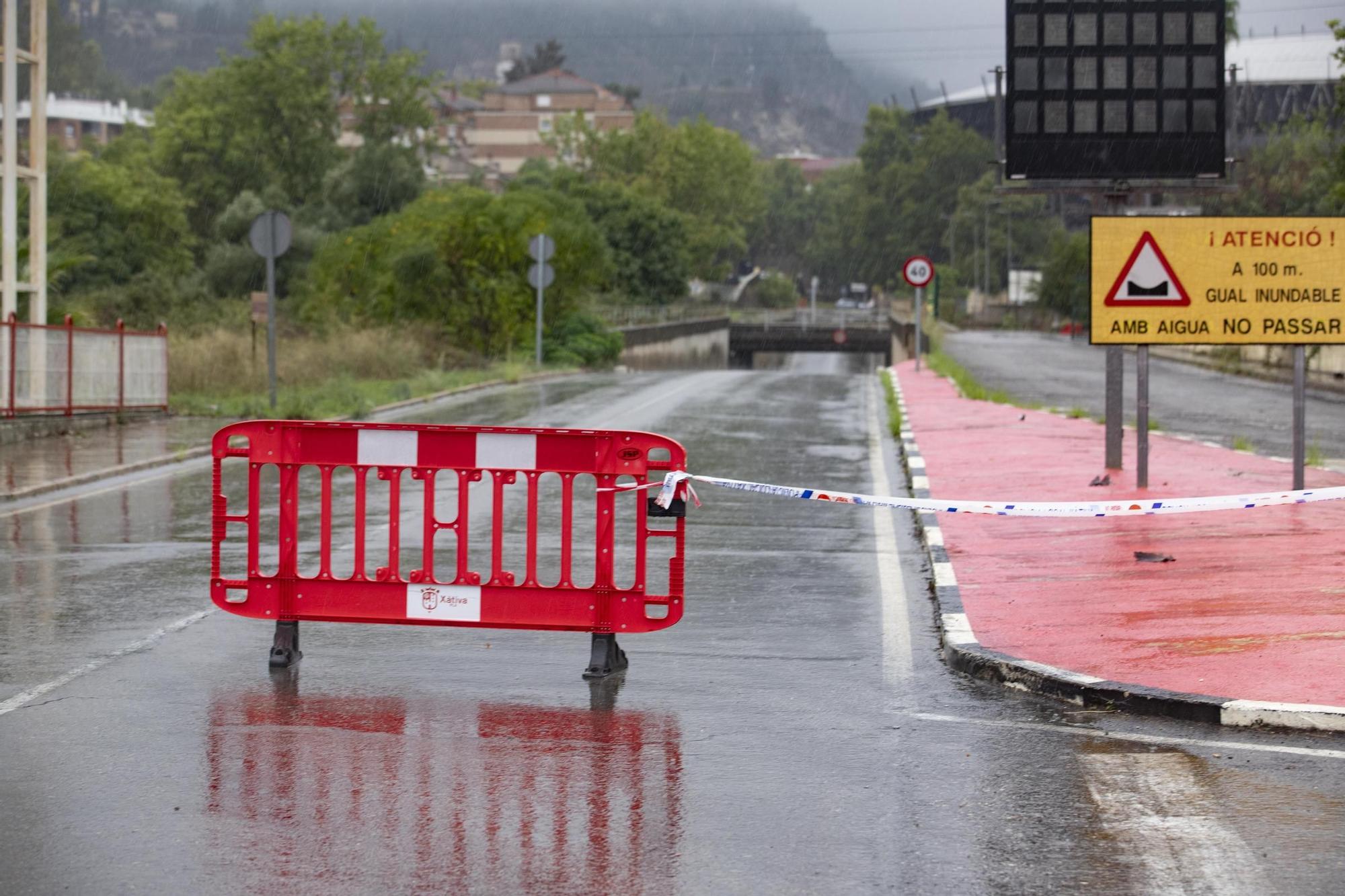 Galería: La lluvia descarga con fuerza en Xàtiva