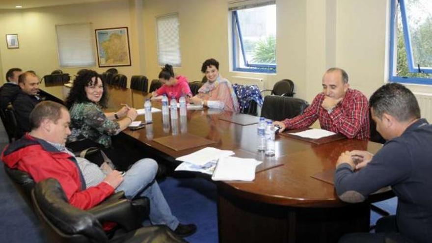 Reunión de los cocederos, ayer en el edificio de Mexillón de Galicia, en Vilagarcía.  // Noé Parga