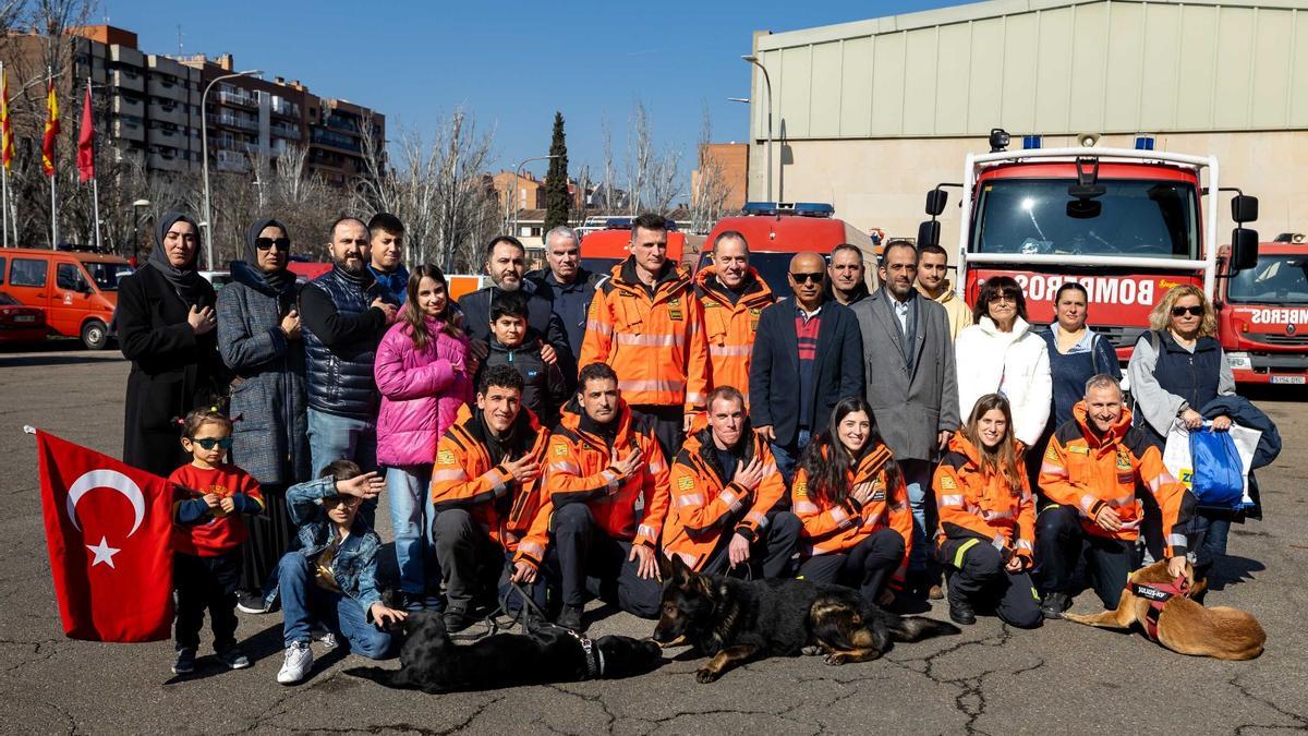 Encuentro entre los residentes turcos y los Bomberos de Zaragoza.