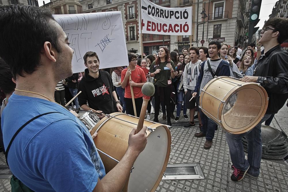 Concentración en Alcoy contra las reválidas