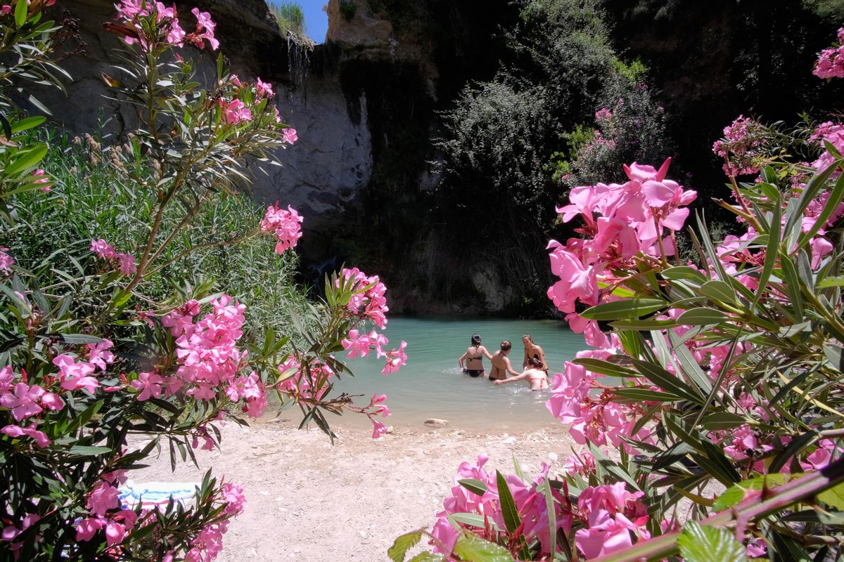 3- SALTOS DE LA RAMBLA DE PUÇA DE PETRER. A lo largo de su recorrido se forman varios saltos de agua con pequeñas cascadas y pozas donde, en verano, acuden numerosos vecinos a refrescarse