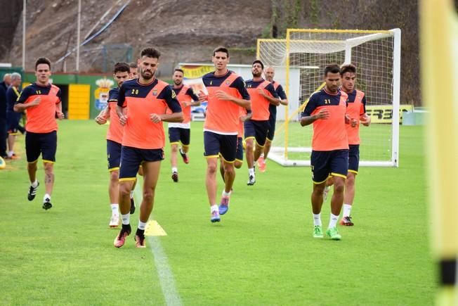 Entrenamiento UD Las Palmas en Barranco Seco ...