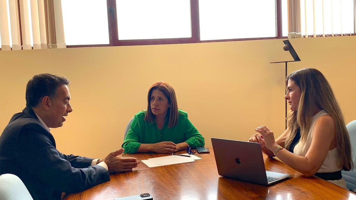 Reunión de la alcaldesa de Telde, Carmen Hernández, con los promotores de Dreamland.