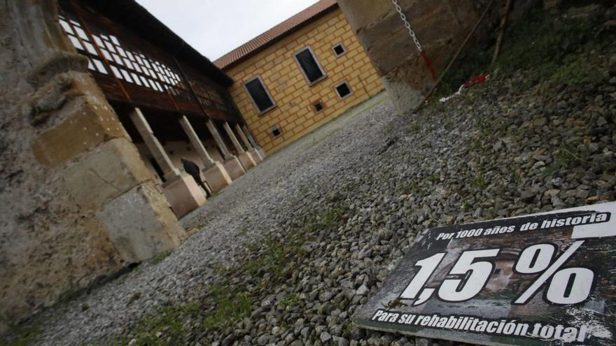 Acceso al albergue de peregrinos del monasterio de San Salvador de Cornellana. | Ángel González