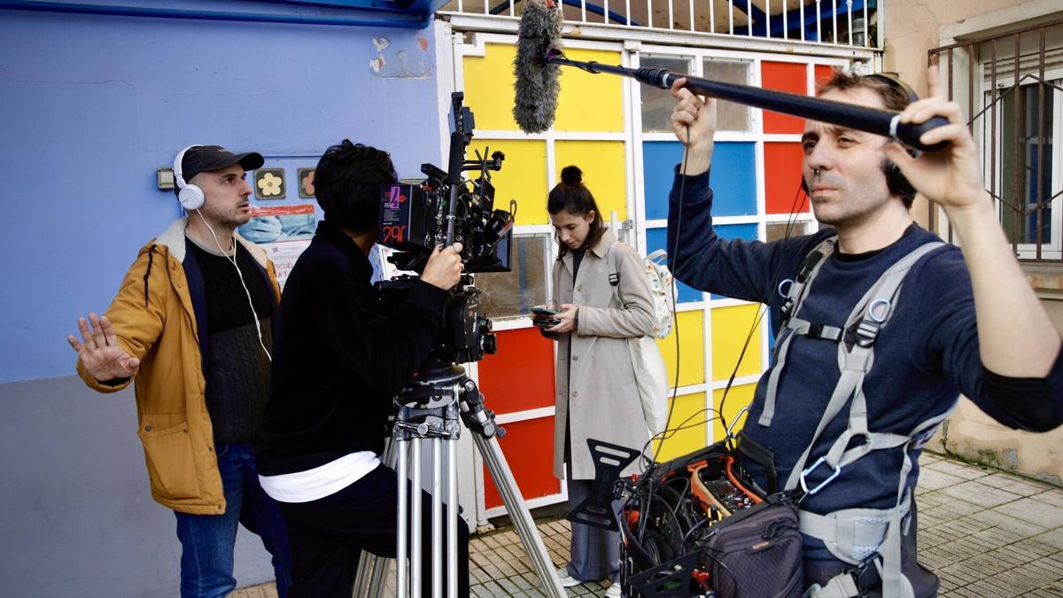 Así fue el rodaje de la película “Pájaro que agoniza” en la escuela infantil La Serena de Gijón