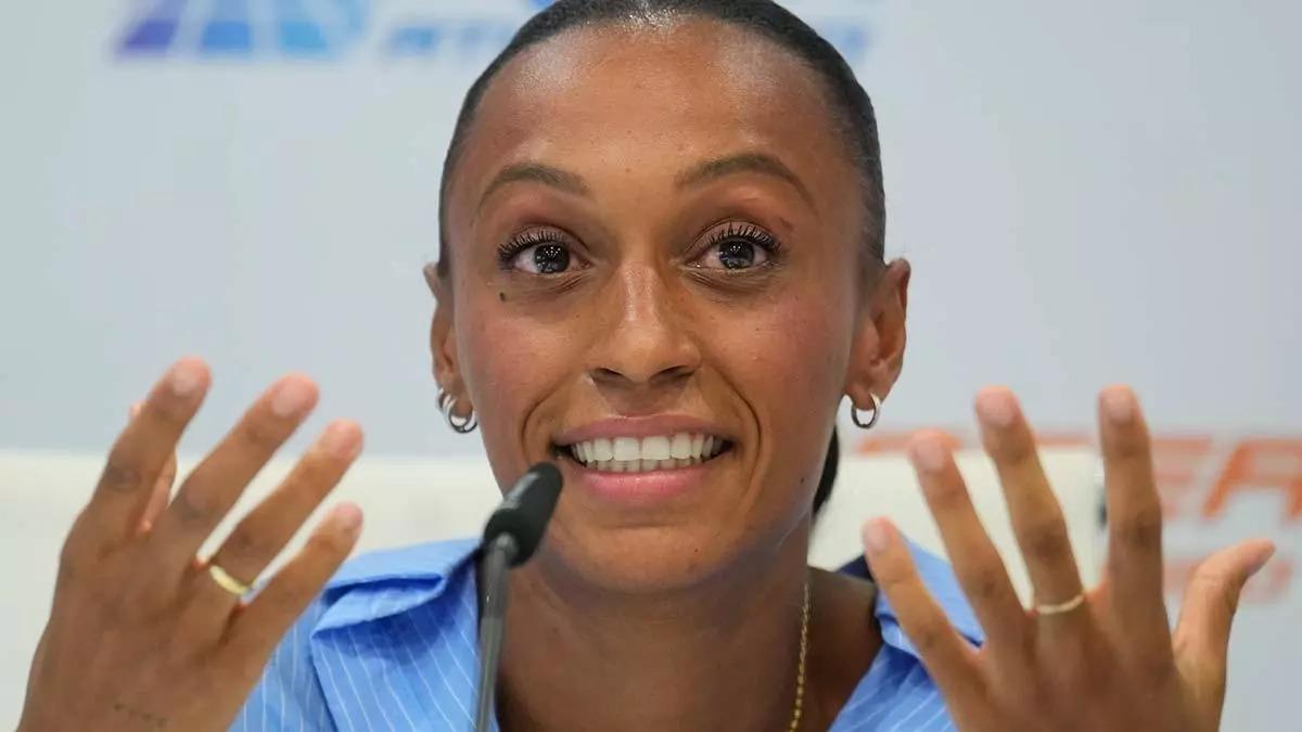 La atleta Ana Peleteiro durante la rueda de prensa ofrecida con motivo de la conclusión de su etapa deportiva con Iván Pedroso