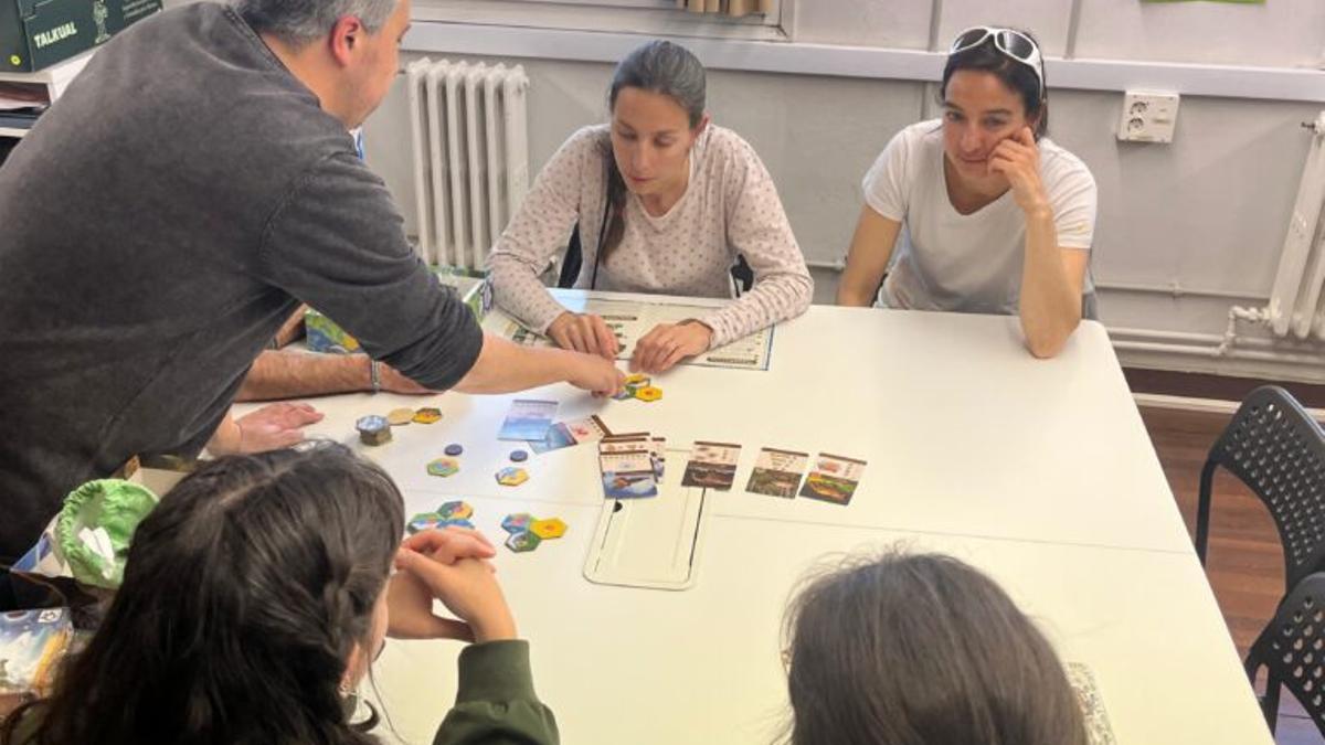 Una sessió de formació de jocs de taula a la Cerdanya