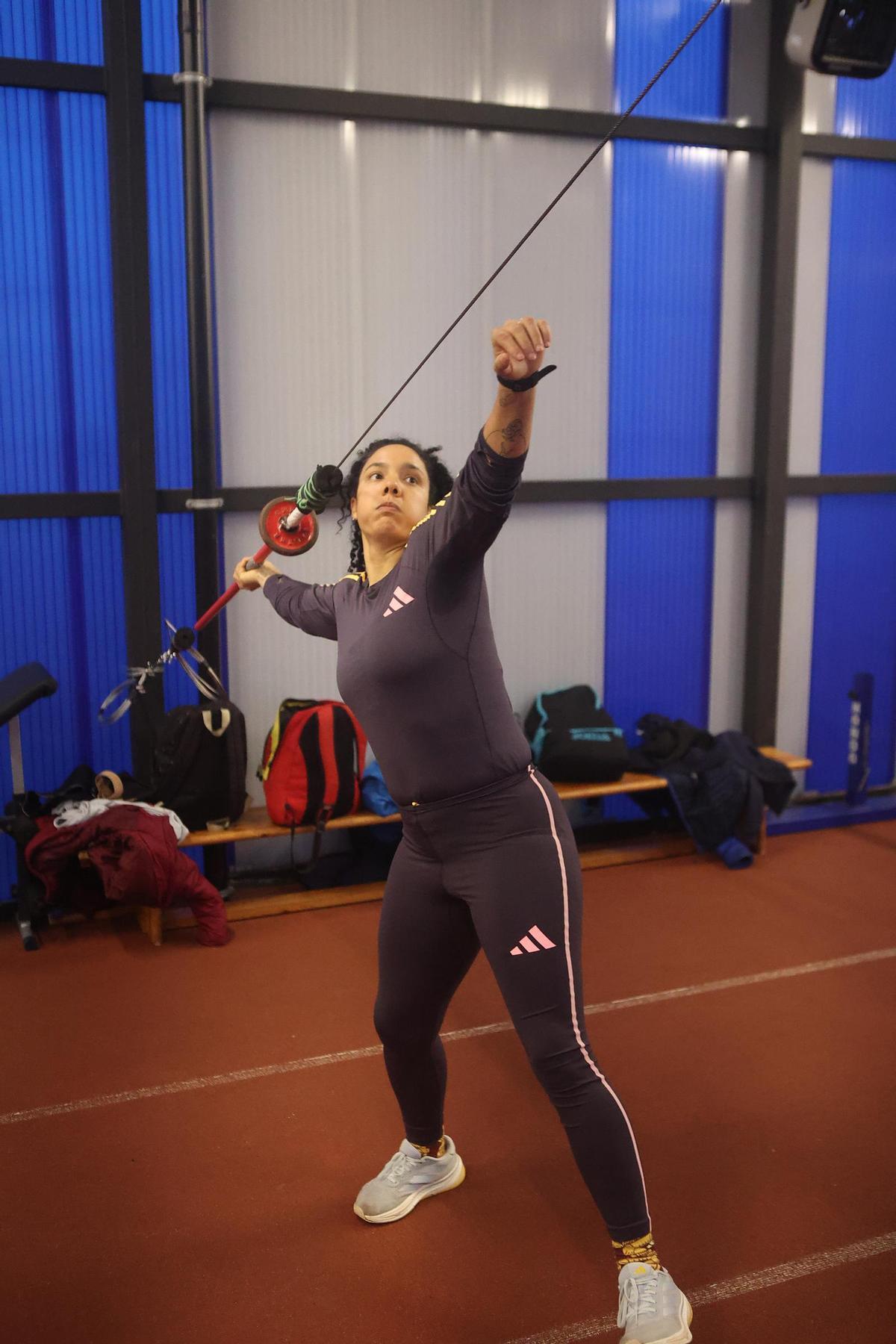 Yulenmis Aguilar se reencuentra con la jabalina en A Coruña