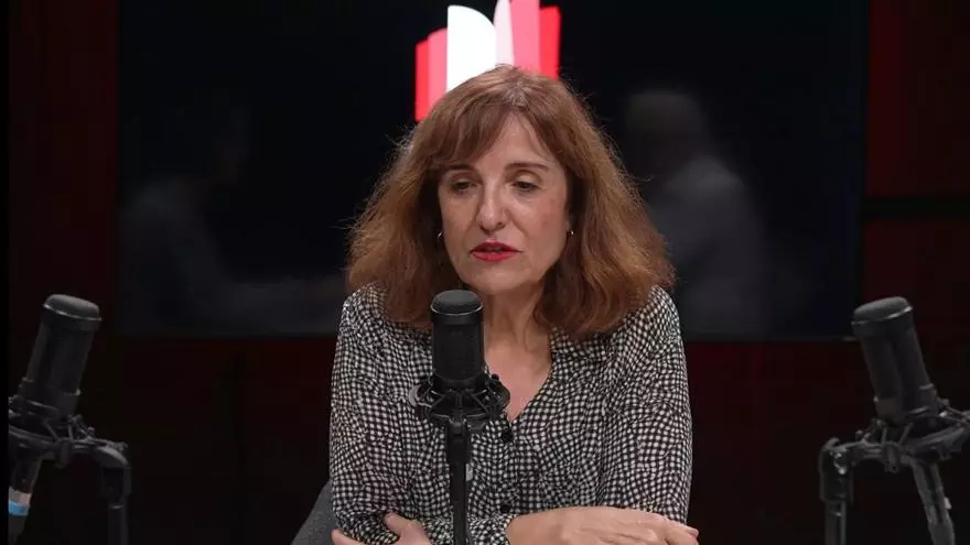 Elvira Lindo, en el pódcast del suplemento ABRIL: “En el gremio literario me he encontrado con mucha vanidad y, sinceramente, no tengo tiempo para soportarla”