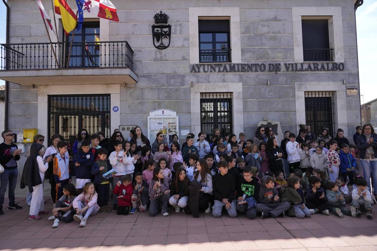 Un Villaralbo consternado llora al niño ahogado en su piscina Un Villaralbo consternado llora al niño ahogado en su piscina
