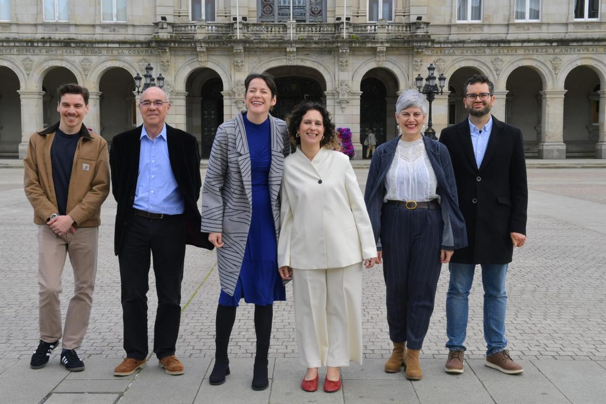Siota, Jorquera, Pontón, Veira, Queixas y Soto, este jueves en la plaza de María Pita, en A Coruña.