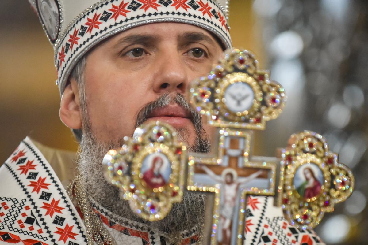 El cabeza de la Iglesia Ortodoxa de Ucrania, celebra el Servicio Divino de Navidad en la Catedral de la Asunción en Kyiv-Pechersk Lavra en Kyiv.