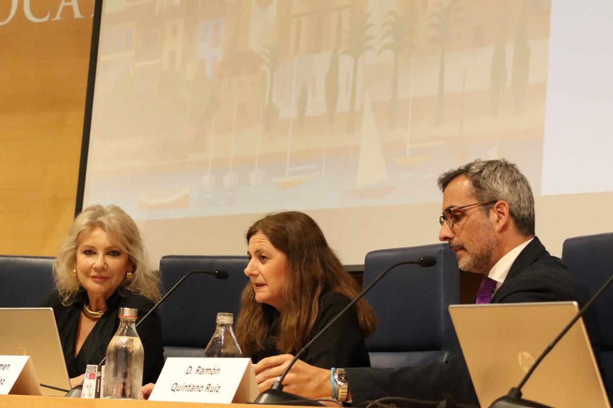 La presidenta de AEAFA, Lola López- Muelas; la abogada Carmen López, vicedecana del Colegio de Abogados de Baleares; y Ramon Quintano Ruiz, de la SCAF.