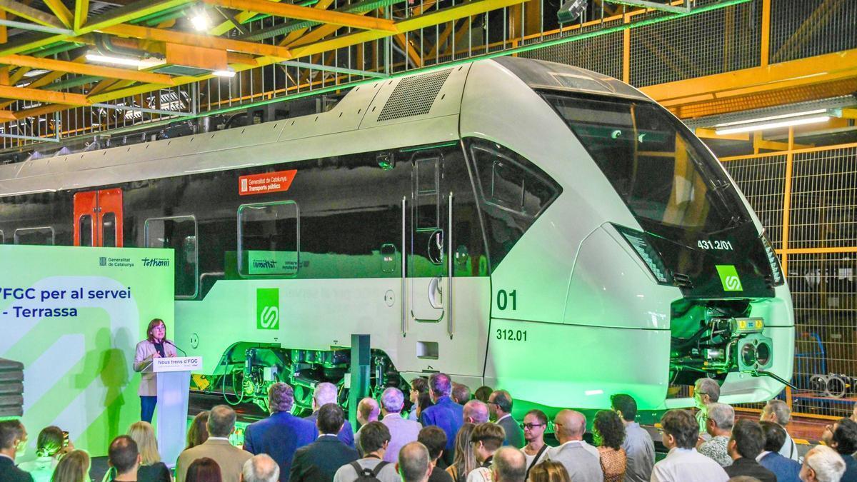 Presentación del primero de los trenes que llegaron para operar la línea