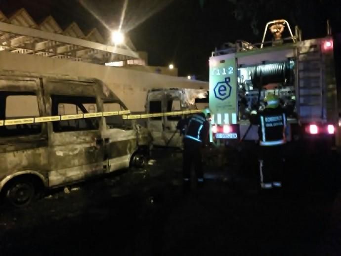 Arden ocho ambulancias en Telde