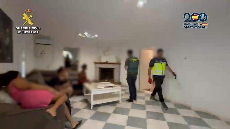 Vídeo | Desarticuladas dos organizaciones criminales dedicadas a la explotación sexual de mujeres en Sevilla