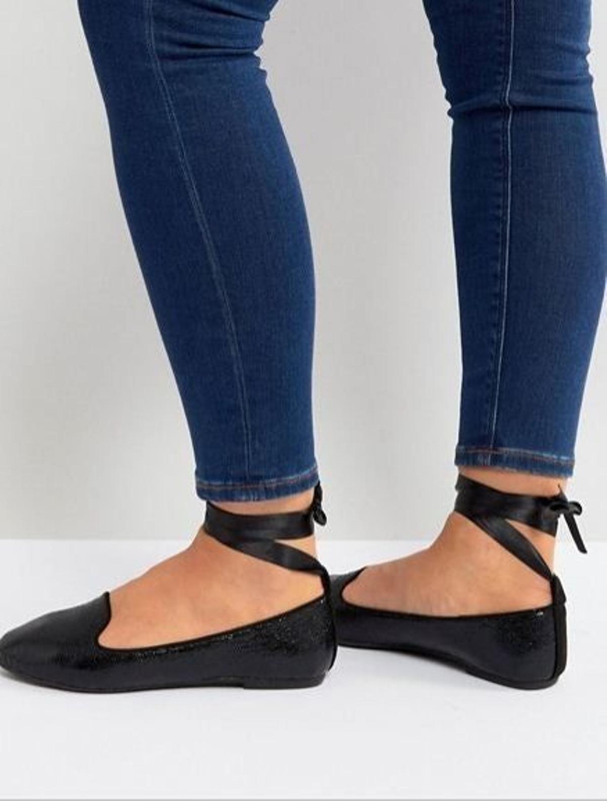 Zapatos con lazos en Asos (Precio: 5,99 euros)