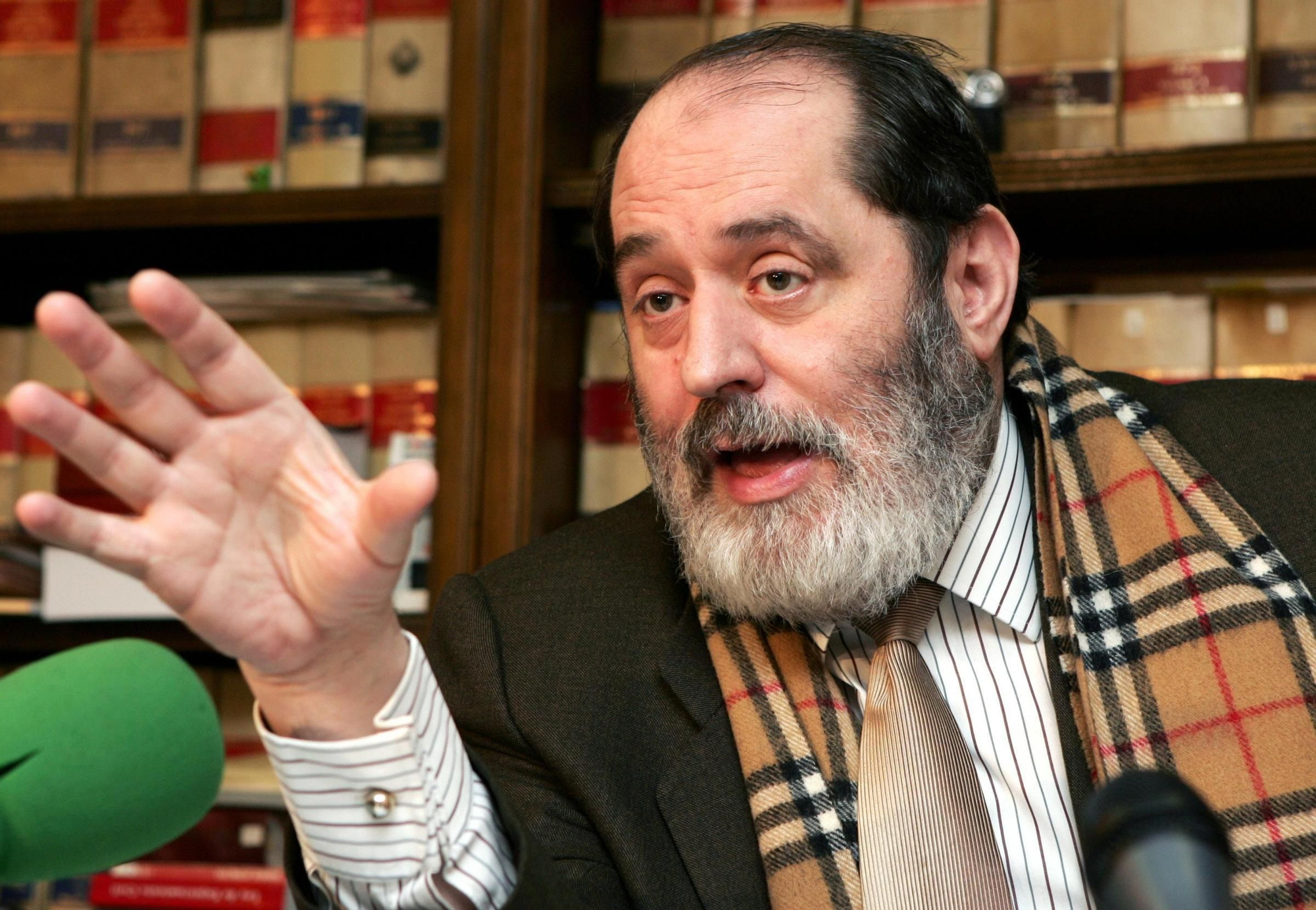 Emilio Rodríguez Menéndez, el abogado protagonista de regates a la justicia, montajes con famosas e intentos de asesinato
