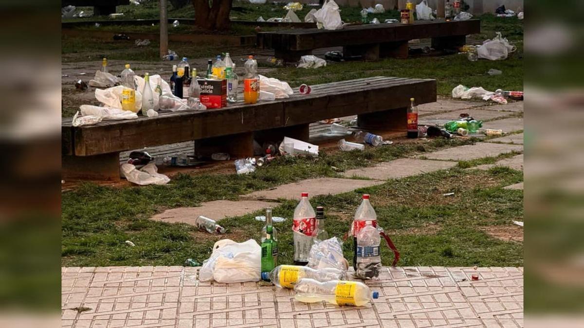 Vídeo: Suciedad después de la Fiesta de las Paellas de la UJI en Castelló
