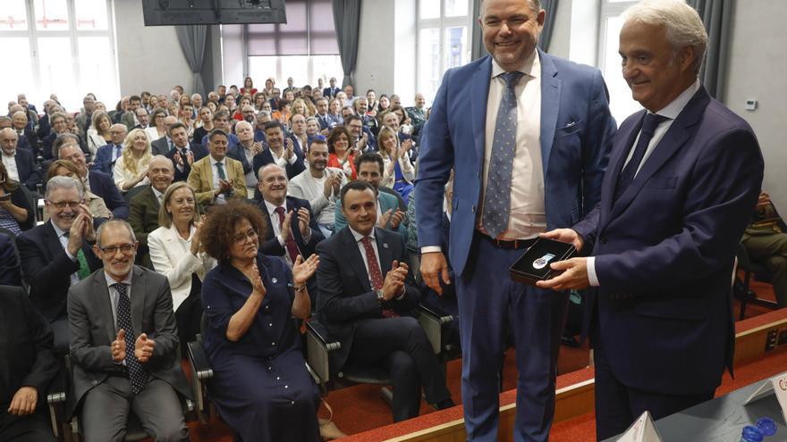 El presidente del TSJA, al recibir la Medalla de Oro de la Cámara de Oviedo: &quot;Los jueces somos profesionales de la neutralidad, no somos de ningún equipo cuando dictamos resoluciones&quot;